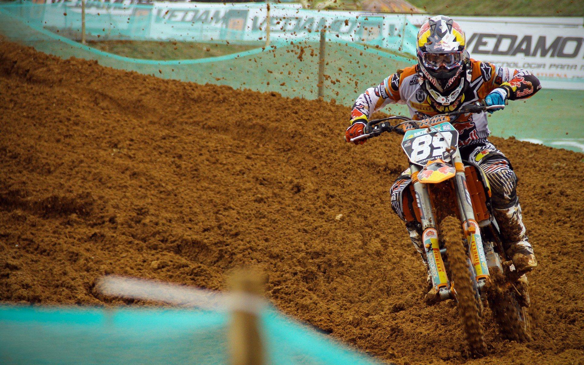 切尔西放弃吉滕斯转会谈，暂缓迈尼昂高价收购计划