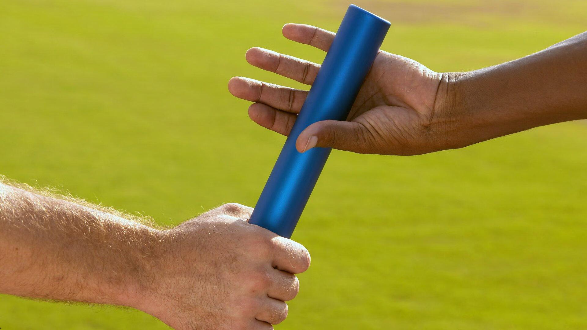 中国足球新星邝兆镭未来成谜，董路透露其未与大连签约，引发留洋与中超选择热议