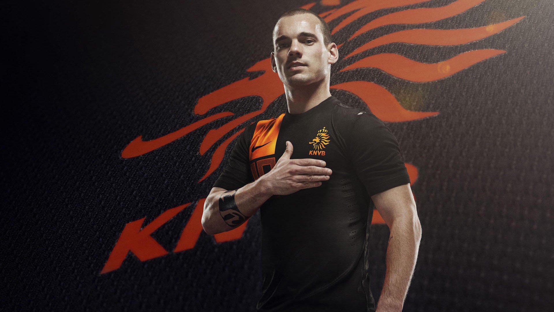 前所未见的奇景！多特蒙德高温下战术调整，上半场替补球员被迫滞留更衣室观战